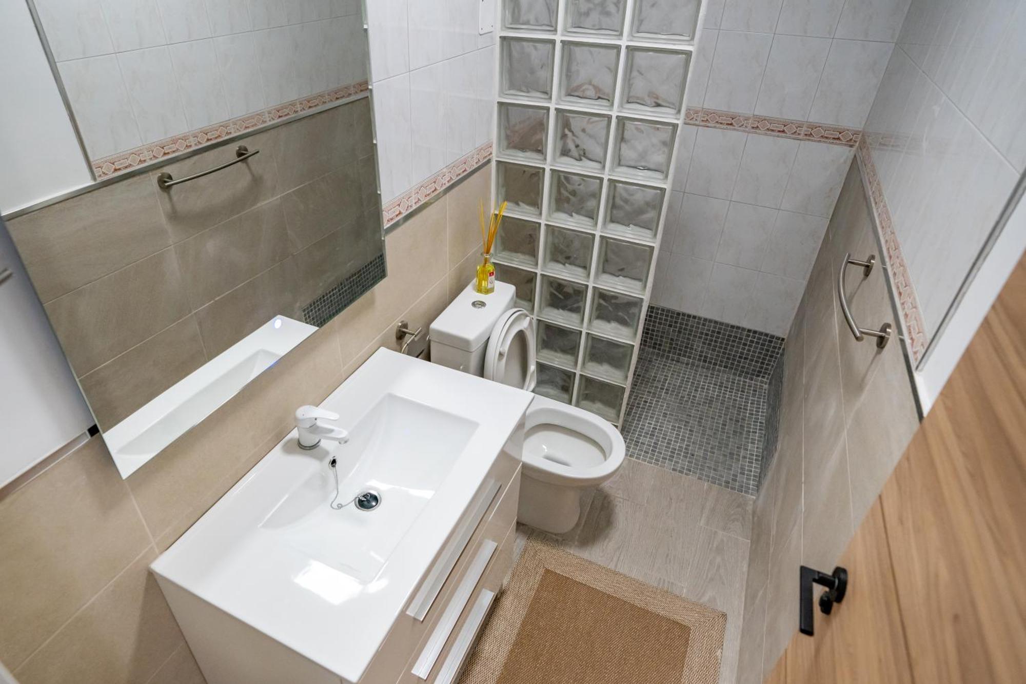 Casa Julio - Alcala Complete Coastal Retreat - Entire Apartment - 3 Min Walk From The Ocean - Shared Entrance With Host 外观 照片