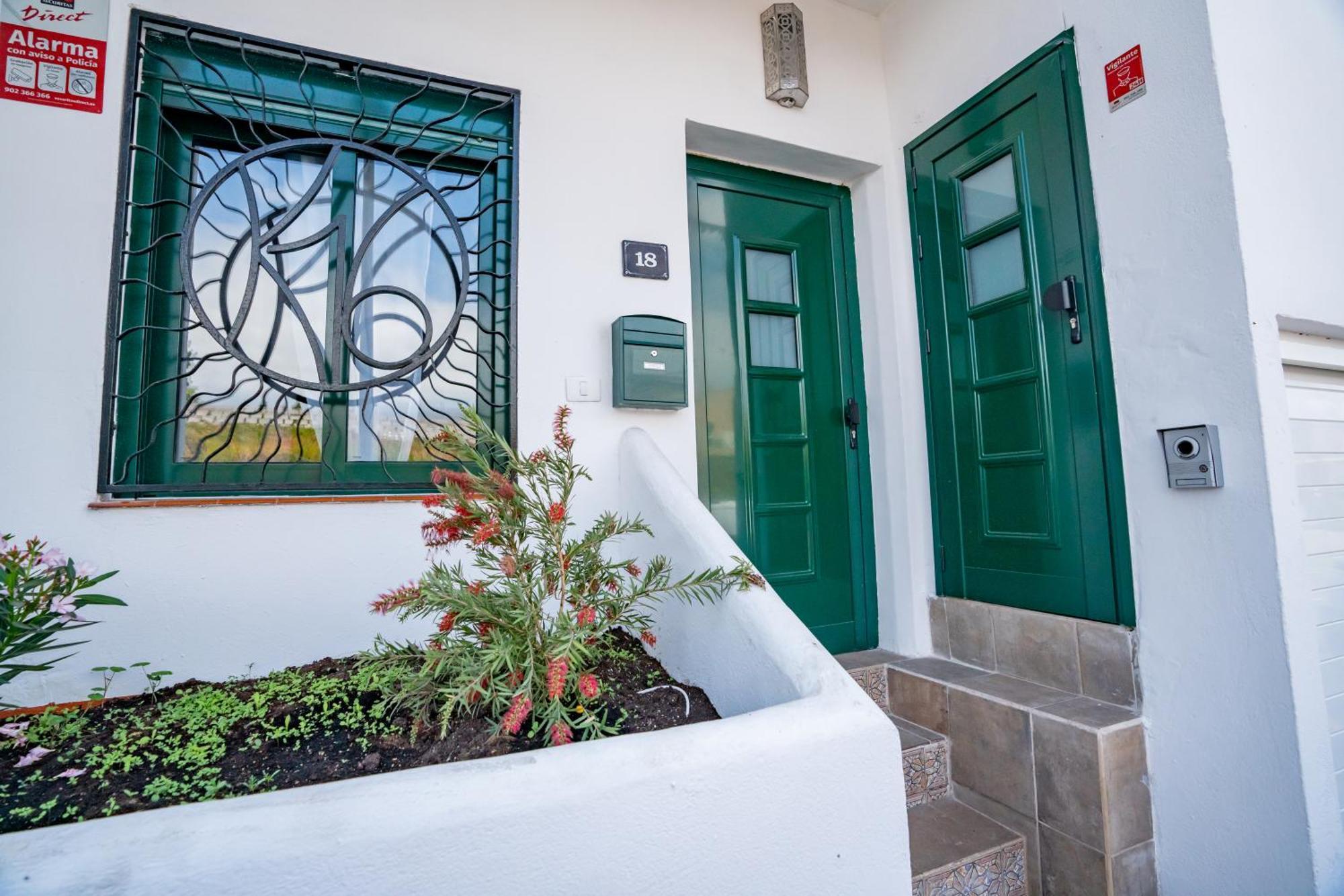 Casa Julio - Alcala Complete Coastal Retreat - Entire Apartment - 3 Min Walk From The Ocean - Shared Entrance With Host 外观 照片
