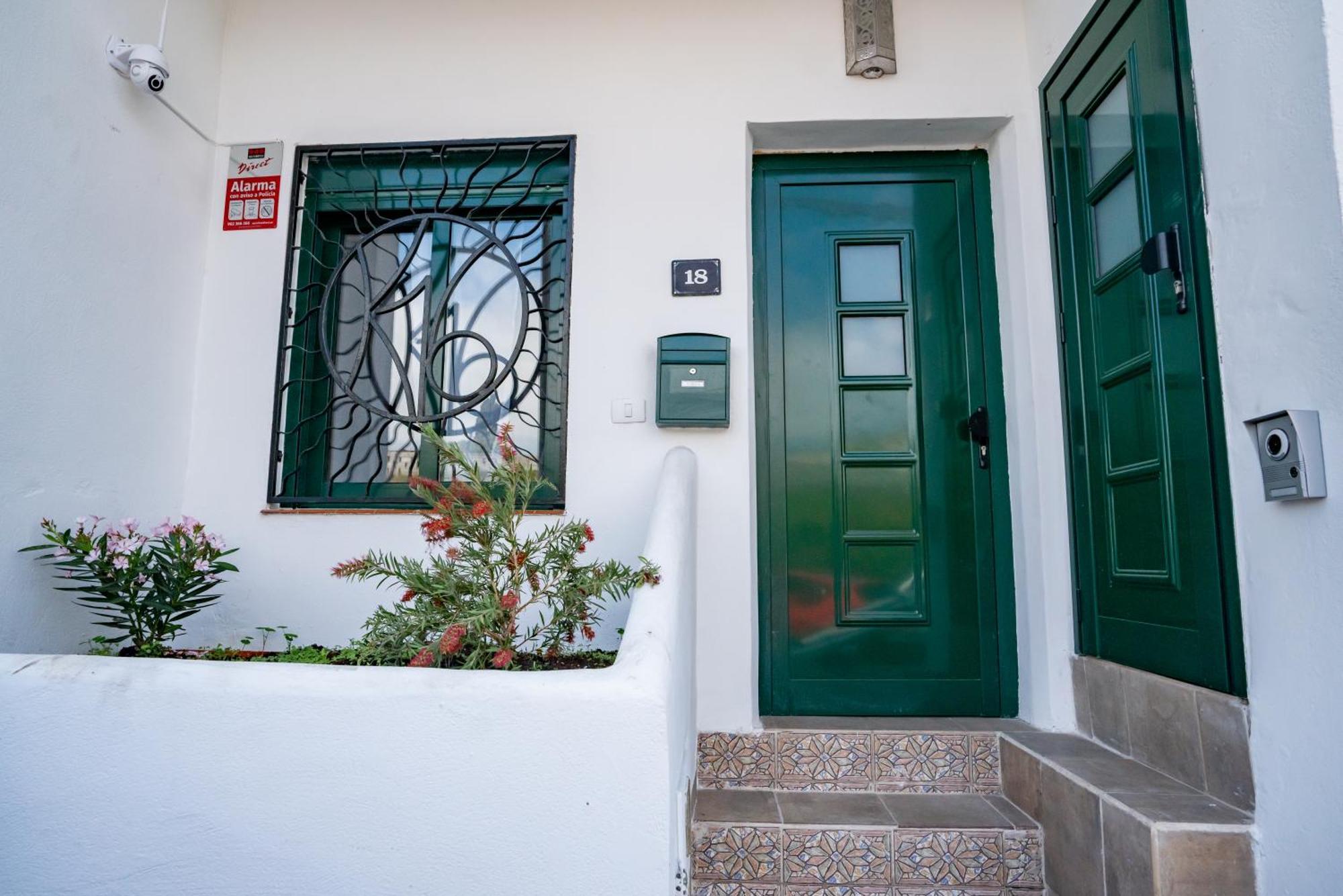Casa Julio - Alcala Complete Coastal Retreat - Entire Apartment - 3 Min Walk From The Ocean - Shared Entrance With Host 外观 照片
