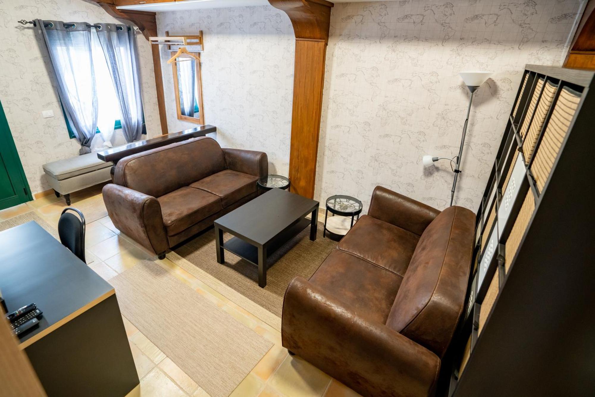 Casa Julio - Alcala Complete Coastal Retreat - Entire Apartment - 3 Min Walk From The Ocean - Shared Entrance With Host 外观 照片